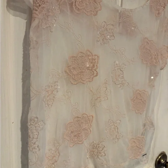 Elegant Lace and sequin Floral Top by Abercrombie and Fitch - Picture 2 of 5